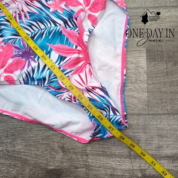 Adisputent Molded Cup Cross Front Cut Out One Piece Swimsuit Size L - Picture 5 of 6